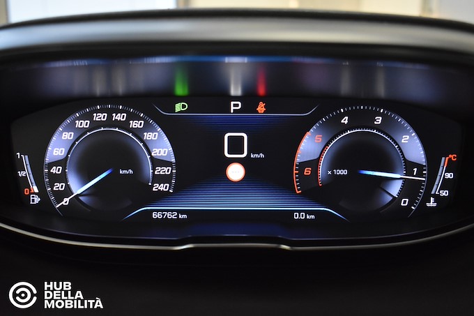 PEUGEOT 5008 BlueHDi 130 EAT8 S&S Business